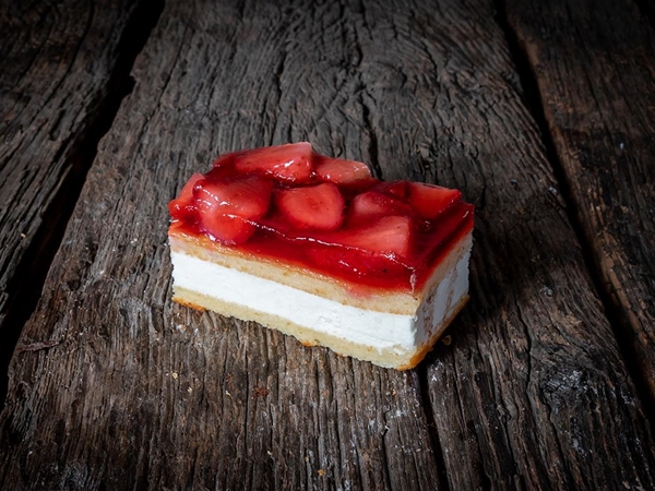 Gluten- en lactosevrij aardbei gebak