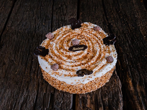 Hazelnoot schuim taartje