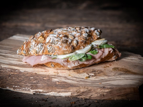 Belegd broodje rosbief