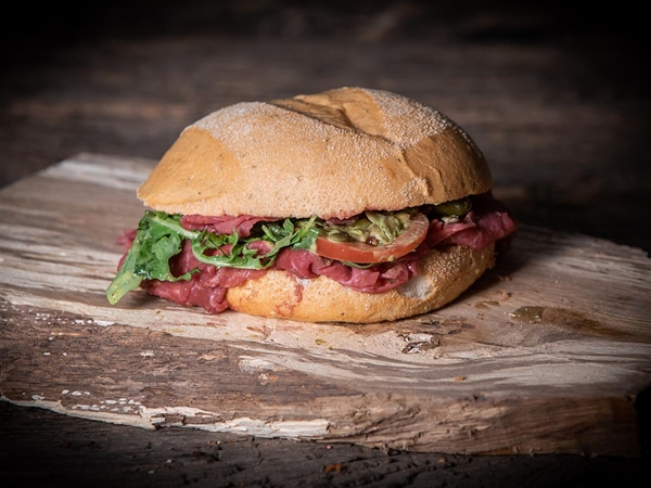 Belegd broodje carpaccio de luxe