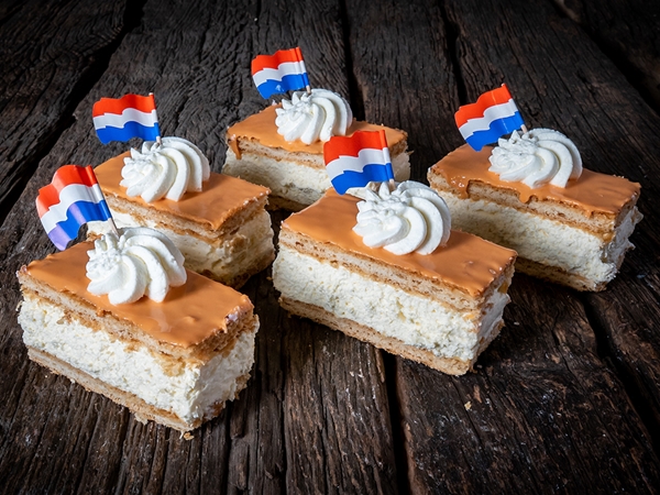 Oranje zwitserse room tompouce per 5